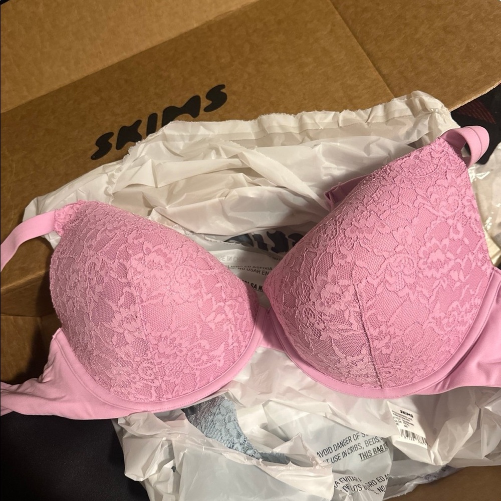SKIMS Pink Lace Bra